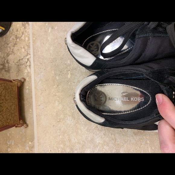 Michael Kors Tennis Shoe 7.5M - Picture 6 of 6